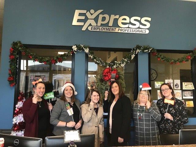 Express Cowlitz County Christmas Photo - Recruiters in Longview, WA